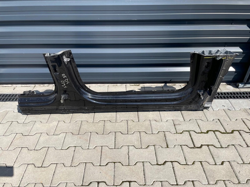 фото №1, Audi a8 d4 четверть порог блок двигателя правый lz9y