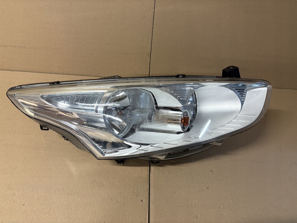 фото №1, Ford b-max 2012- лампа правый перед обычная av11-13w029-ae