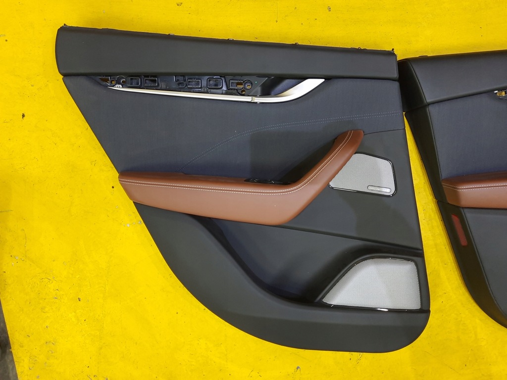 фото №10, Maserati levante сиденья заднее сиденье обшивки туннель кожа