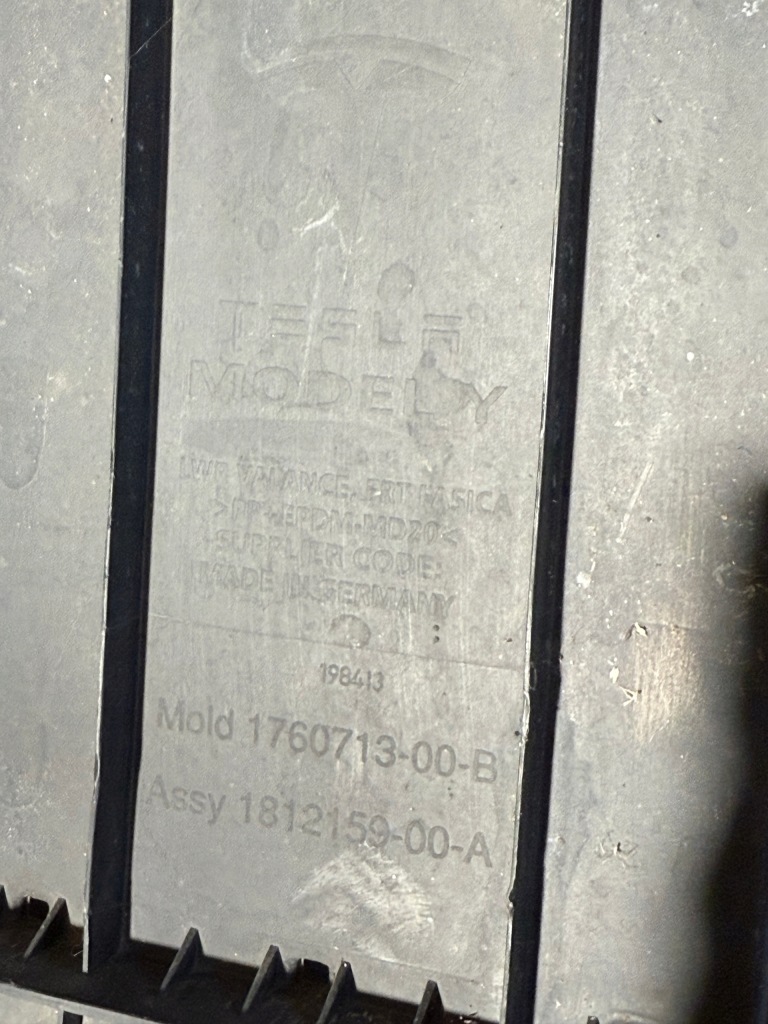 Tesla model y 2020-2025 плита накладка под бампер передний 1812159-00-a Киев