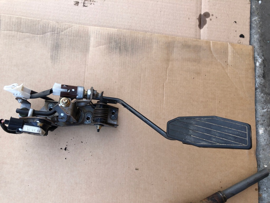 фото №1, Педаль газа потенциометр mazda premacy 1999-2001