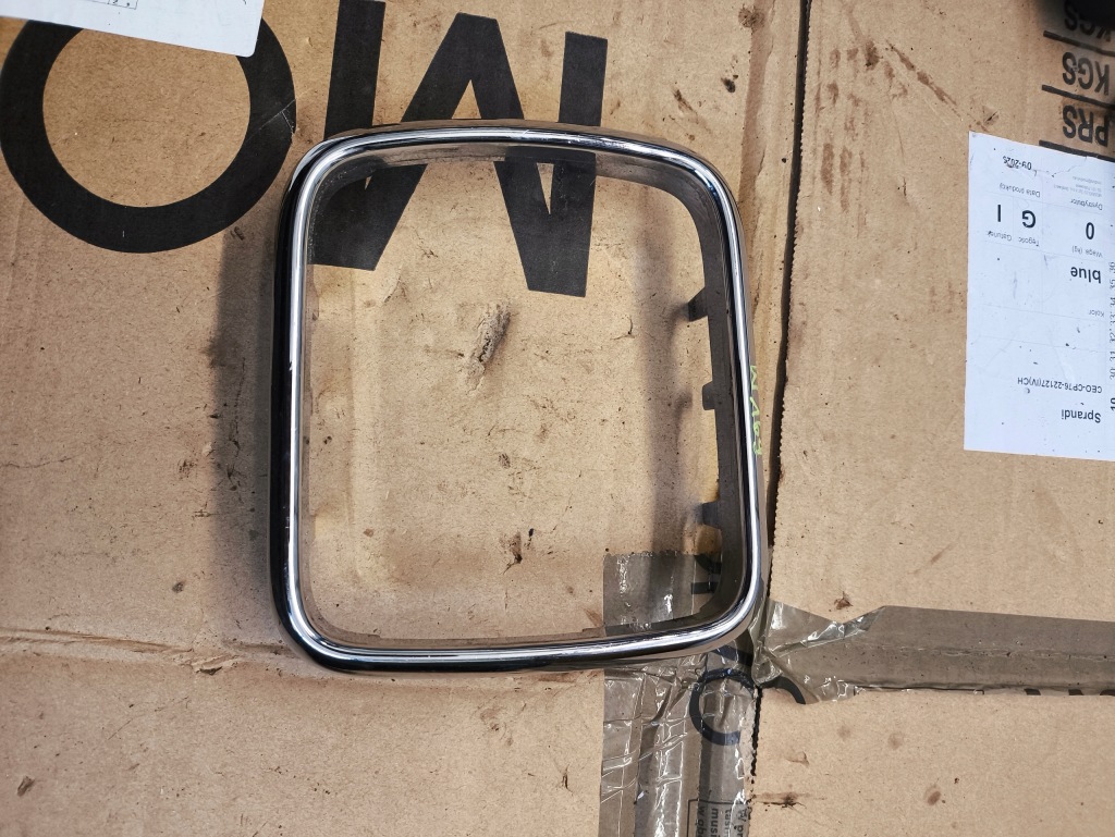 фото №1, Mercedes w169 рамка защита переключения передач mercedes w245 lift a1693740388 ?