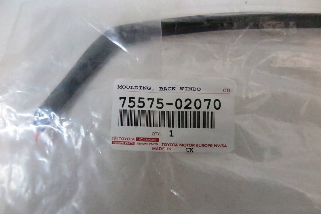 фото №5, Прокладка скло кришки багажника задня toyota auris ii 75575-02070