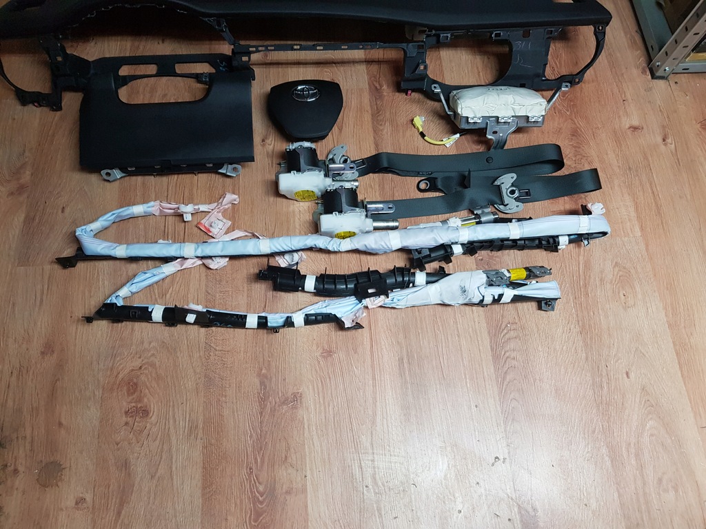 фото №7, Toyota corolla e16 консоль панель приладів панель приладів набір