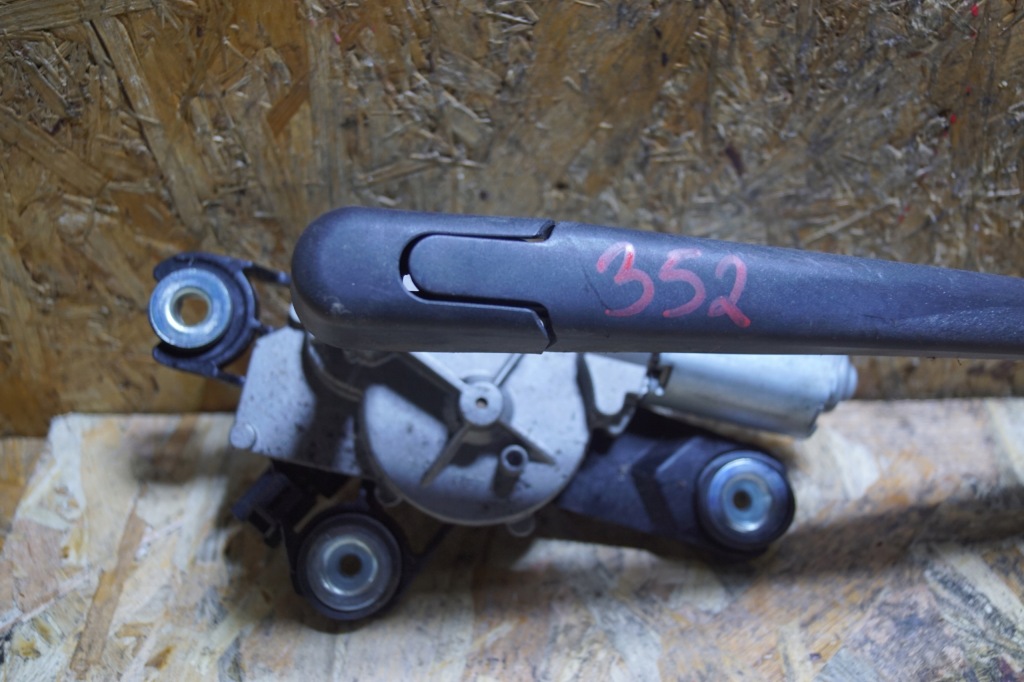 фото №4, Mazda оригинальный номер bp4k-67450 моторчик дворники