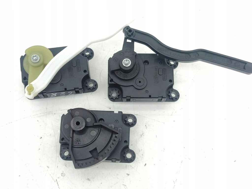 Peugeot 308 моторчик крышка обдув 2017 z5509001 с Разборки