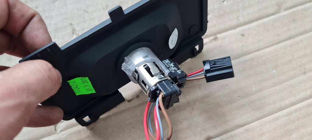 фото №8, A4 b9 8w панель туннель среднего заглушка разъём 12v 4m0919340 a5 8w