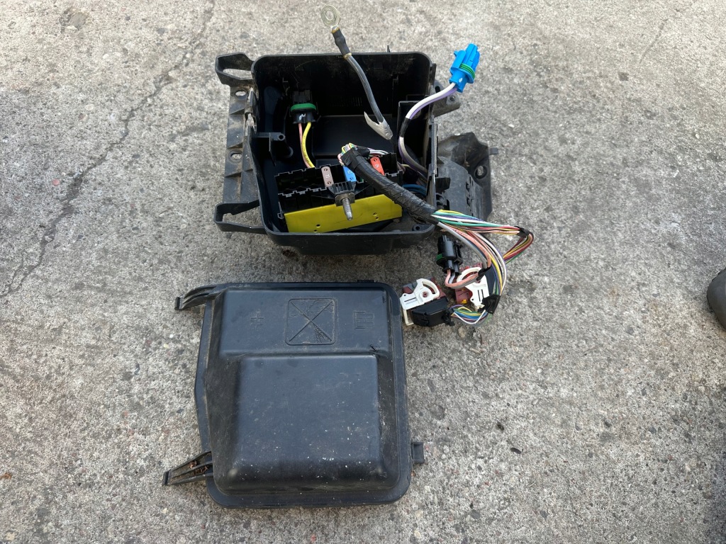 Купить Peugeot expert ii корпус коробка предохранителей разъёмы jumpy ii scudo ii