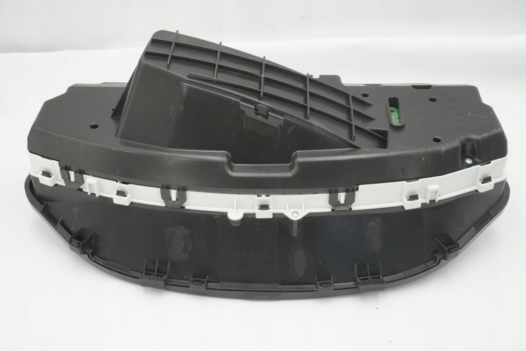 Панель приборы toyota yaris 83800-0d500 с Разборки
