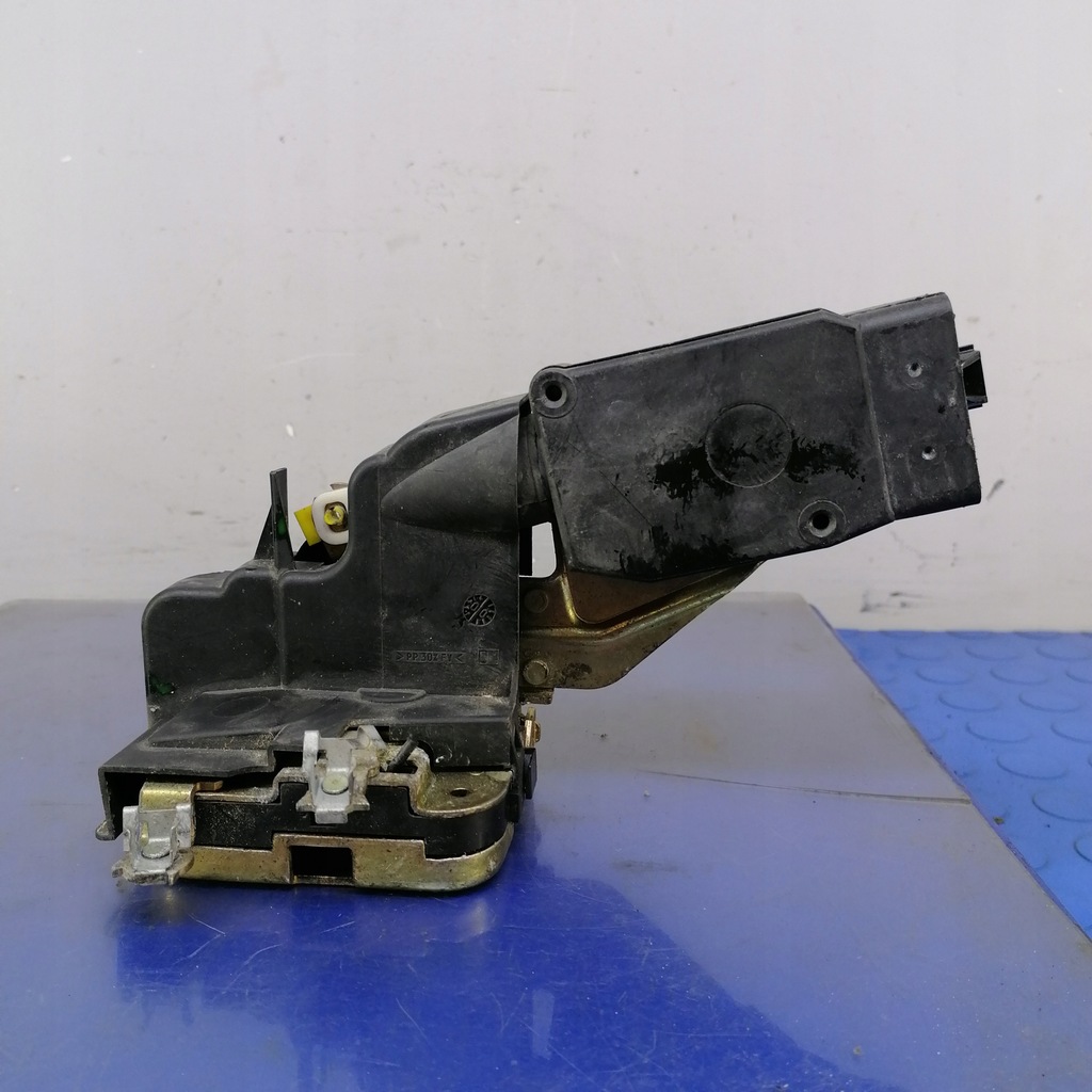 фото №1, Mitsubishi carisma замок дверь передний перед правый 2pin