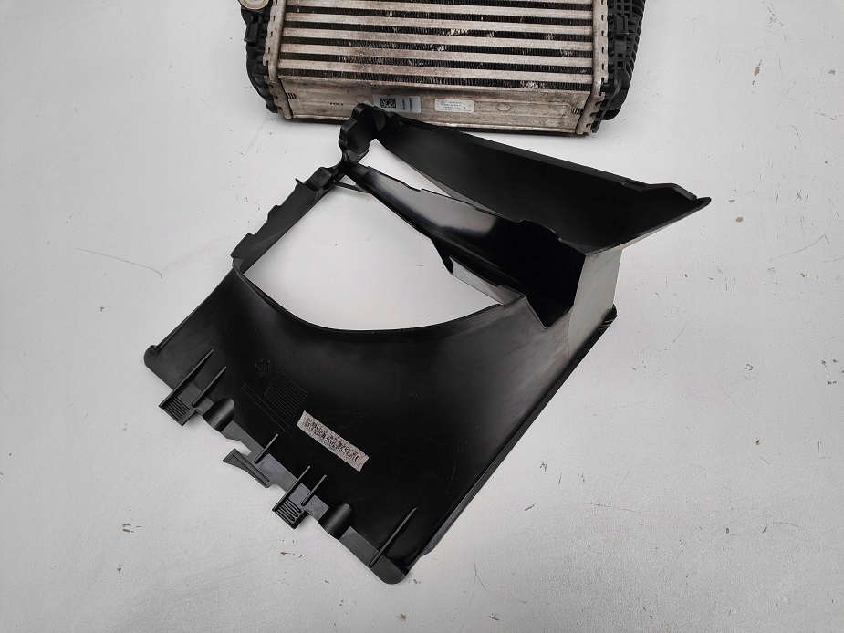 Правий інтеркулер впуск повітря 95b145804f porsche macan рестайлінг Ціна