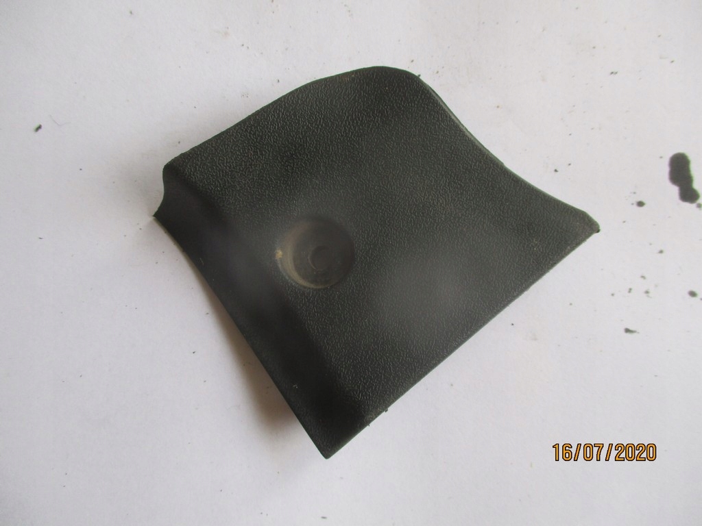 фото №8, Audi a3 8l заглушка бампера правый задняя 8l0807421d