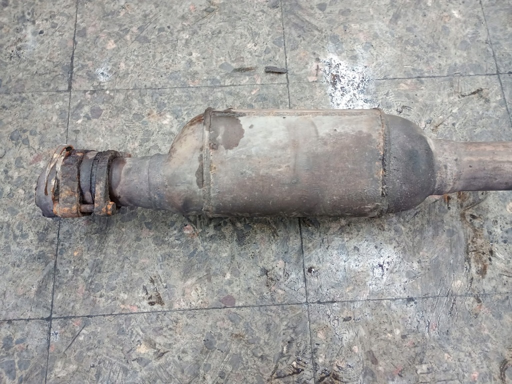 фото №1, Kt0136 каталізатор mercedes w220