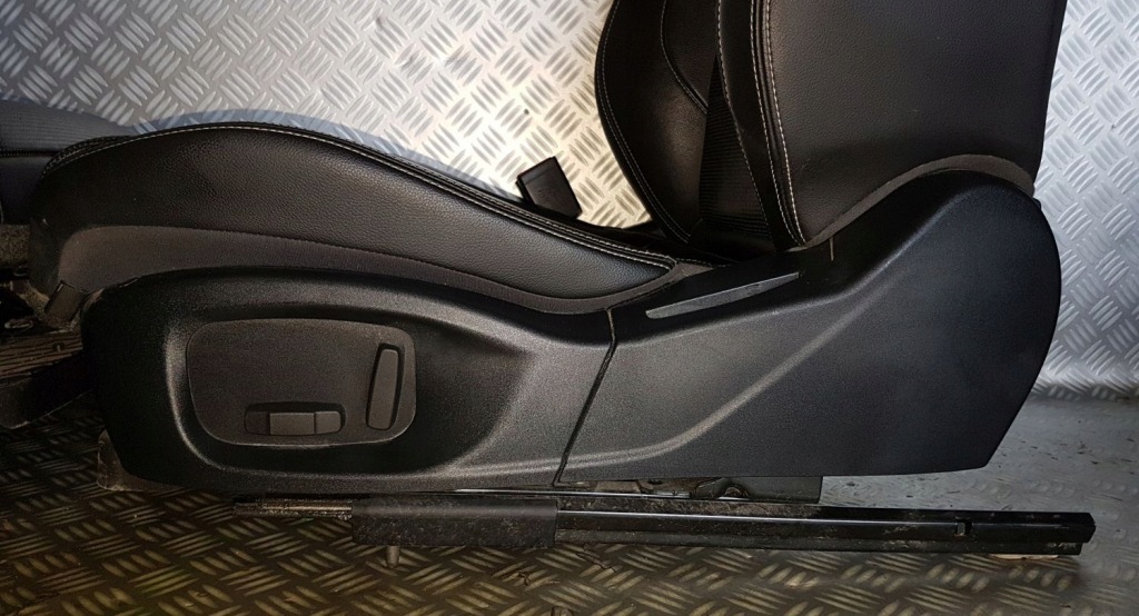 фото №9, Jaguar xf x260 r sport сидіння підігрів заднє сидіння czarna шкіра обшивки 16r europa