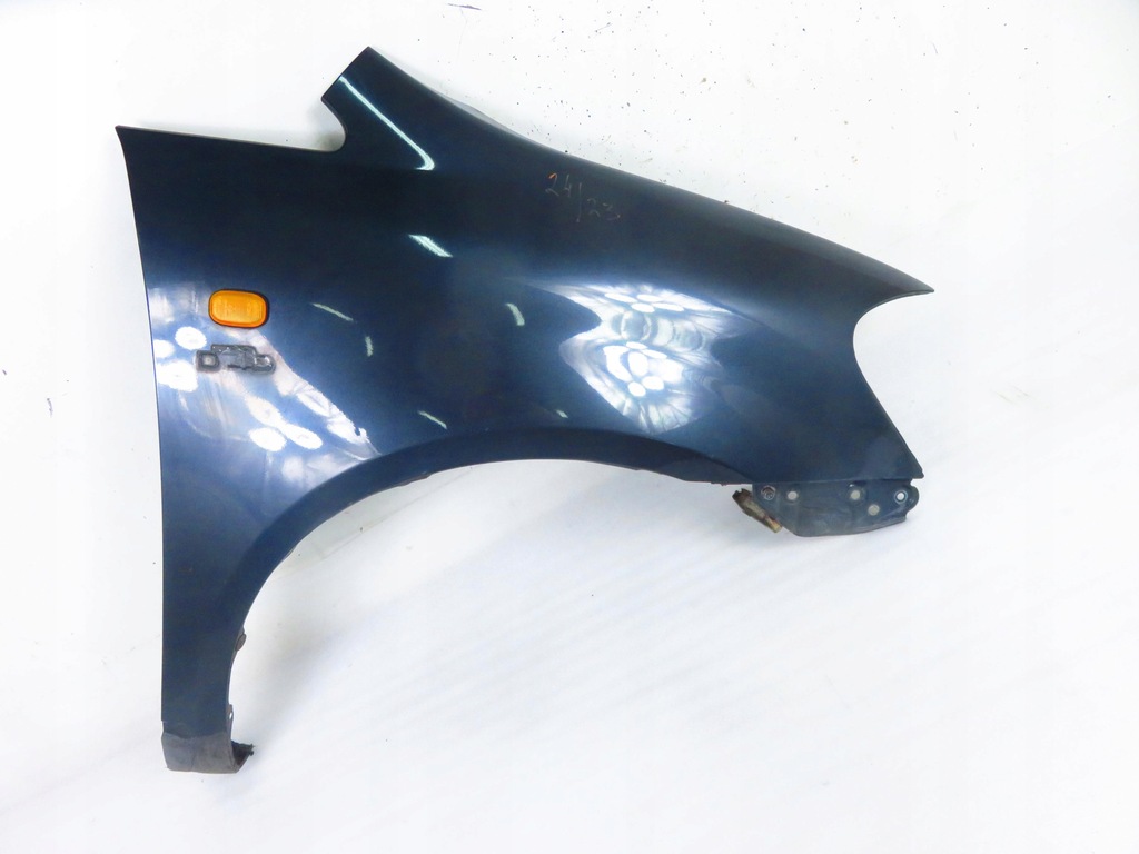 фото №1, Крыло правый передний toyota avensis verso ii