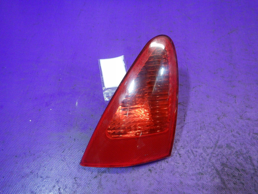 фото №1, Alfa romeo 147 лампа задняя левая крышки 4656346