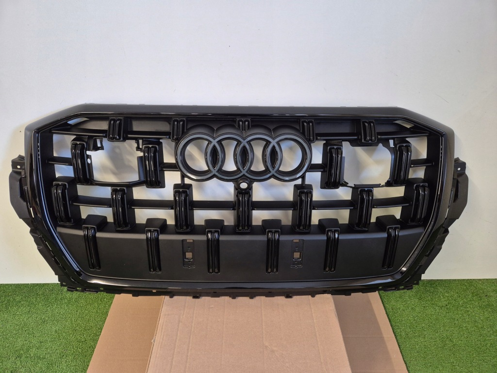 фото №1, Audi q8 4m8 lift решётка радиатора решётка радиатора решётка радиатора радиатора 4m8853651 оригинал чёрный