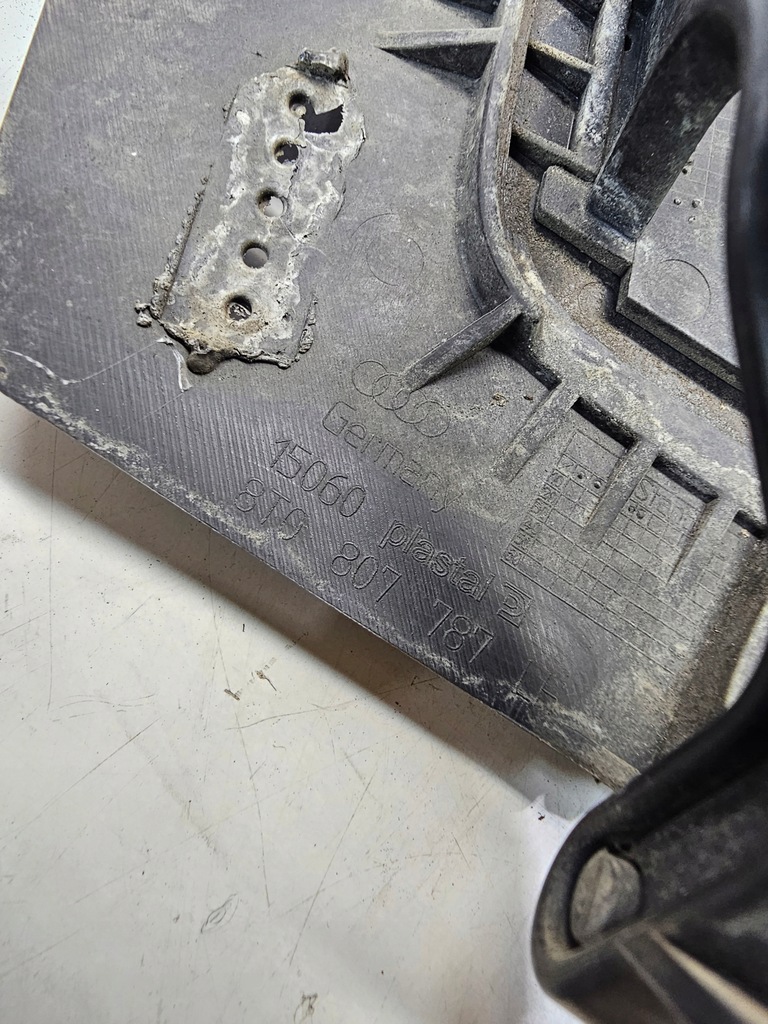 фото №9, Заглушка кронштейн распылителя левая audi a5 8t 8t0955635 8t0807787