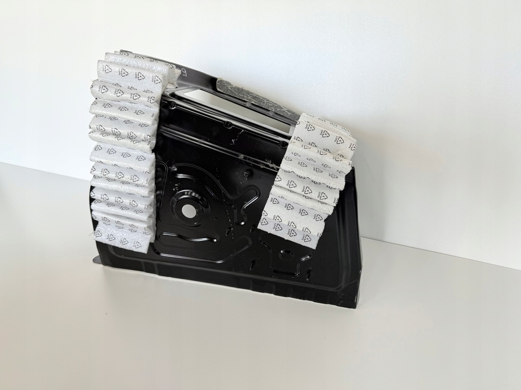 фото №10, Обшивка dno багажника поддон bmw 5 g60 4114 9635237