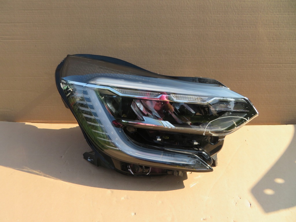 фото №1, Лампа права renault captur 2 ii full led pure vision 260104525r