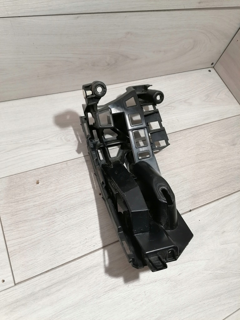 фото №7, Macan напрямна бампер правий задня 95b807484