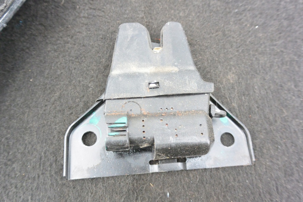 Засувка замка капот корпус tesla model s 12-16 Оригінал