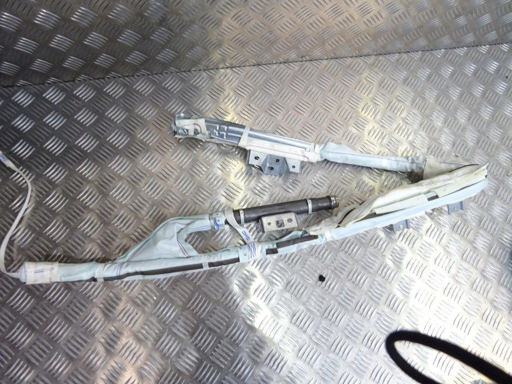 фото №1, Mercedes w470 x clasa шторка безопасности левая