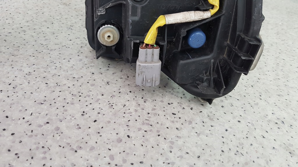 фото №5, Toyota prius prime 2017 - правая противотуманная фара led drl 3181