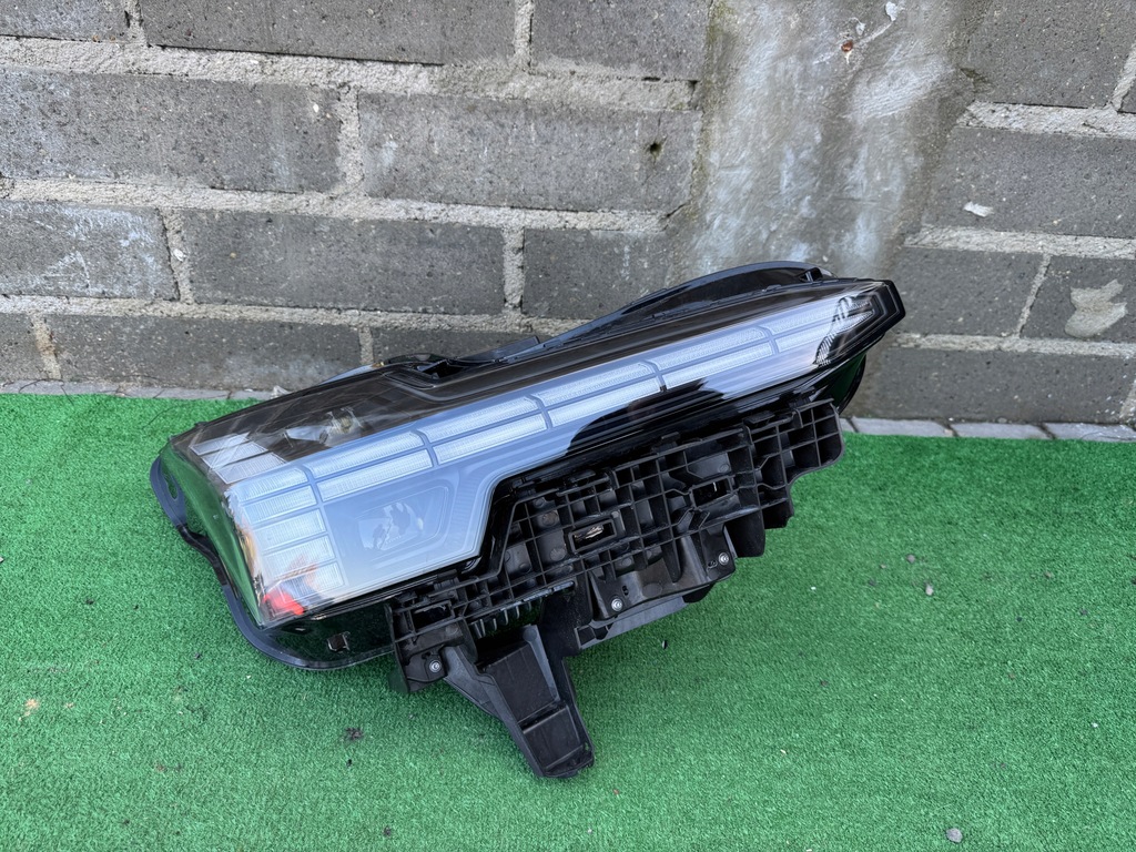 фото №1, Volvo ex-30 full led лампа правая 80000628