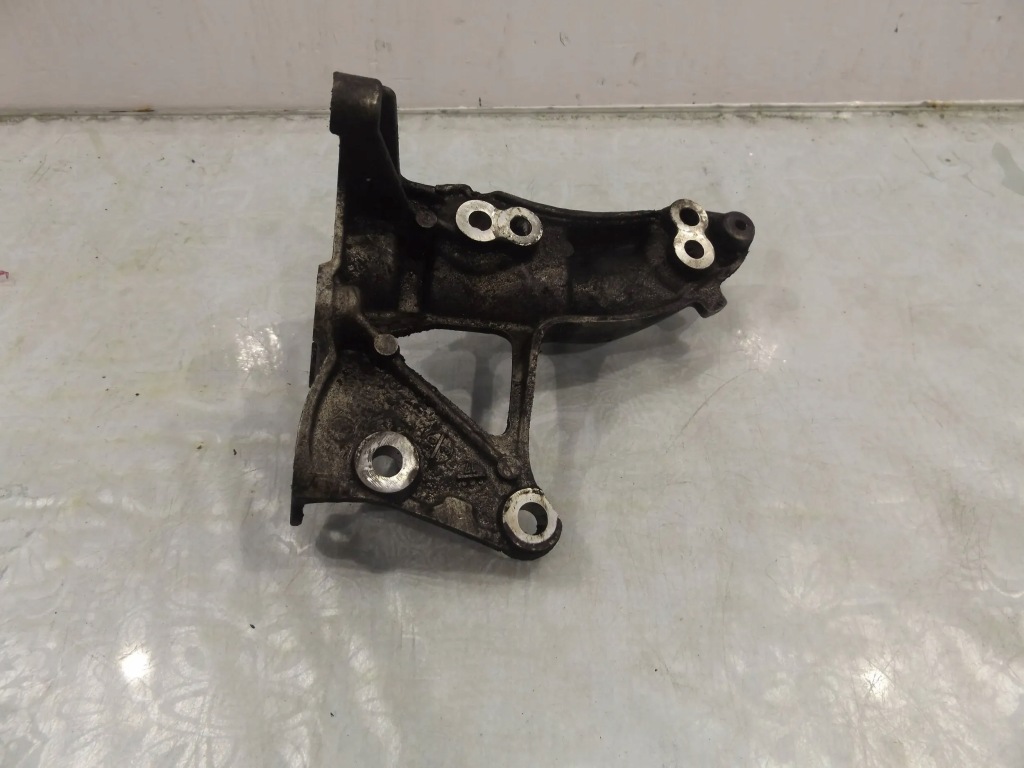 фото №2, Fiesta mk7 1,6tdci кронштейн генератора