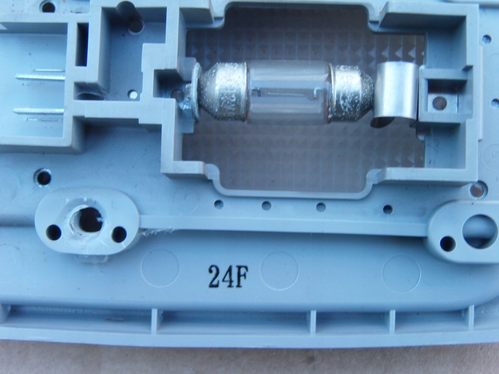 фото №8, Лампа стельовий кабіни задня toyota avensis verso 01-03r