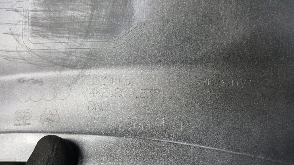 фото №15, Накладка спойлер диффузор бампера заднего audi e-tron 4ke807835c демонтаж