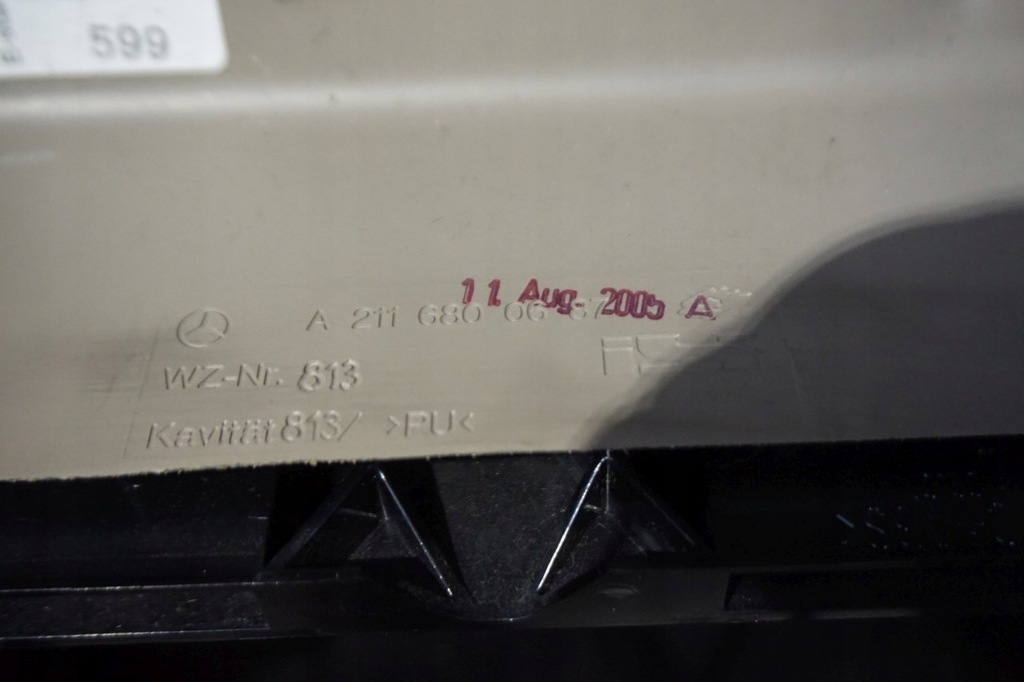 фото №8, Mercedes w211 приборная панель приборная консоль beż бардачок