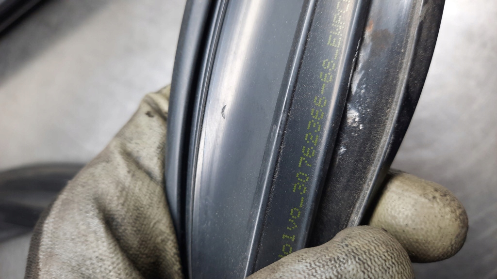 фото №13, Прокладка двері лівий задня 30762368 volvo xc60 08-17r