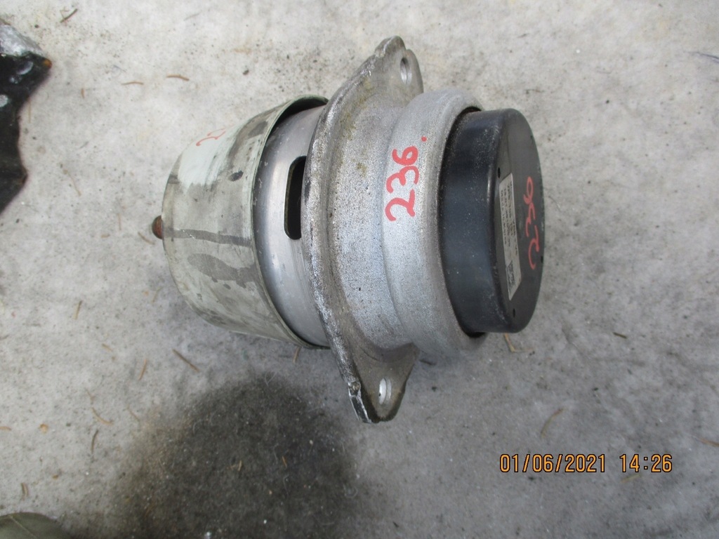 фото №1, 236. кронштейн vw audi 7p6199131b