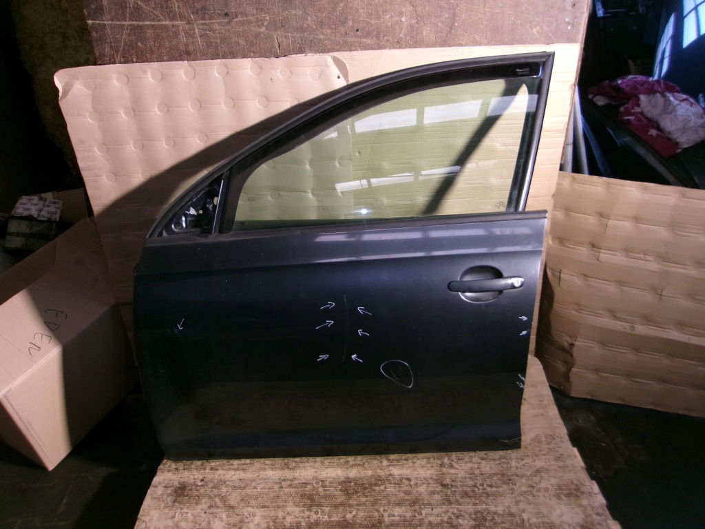 Купити Двері ліва перед skoda rapid 2015r 1.2tsi седан