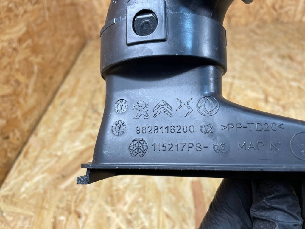 Впуск воздухозаборник шланг ловушка воздуха opel corsa f peugeot 208 ii 9828116280 Цена