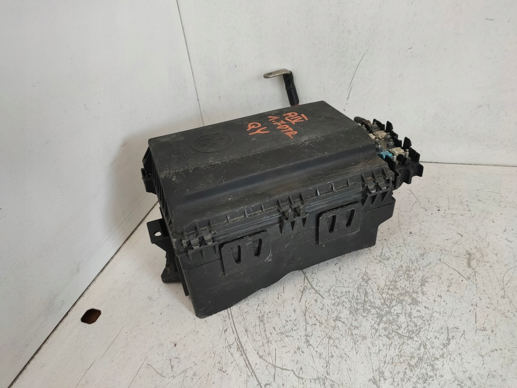 фото №1, Коробка предохранителей 13313208 opel astra iv j 10