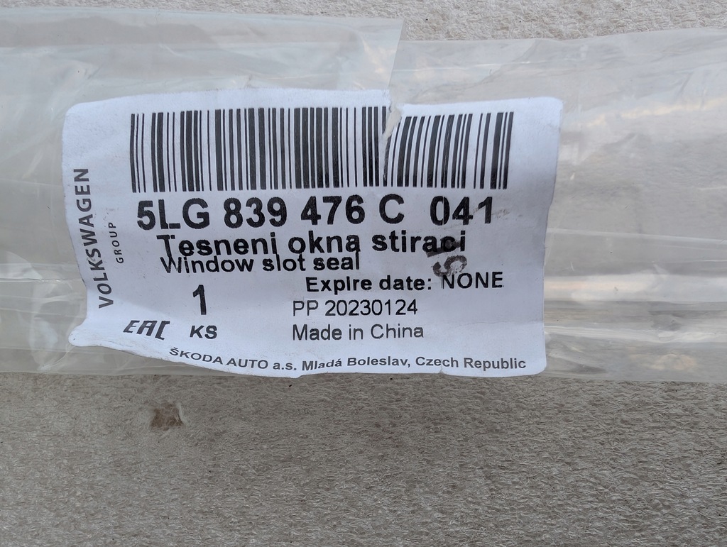 фото №8, Молдинг уплотнитель дверь правый задняя skoda enyaq 5lg 5lg839476c nowa оригинал
