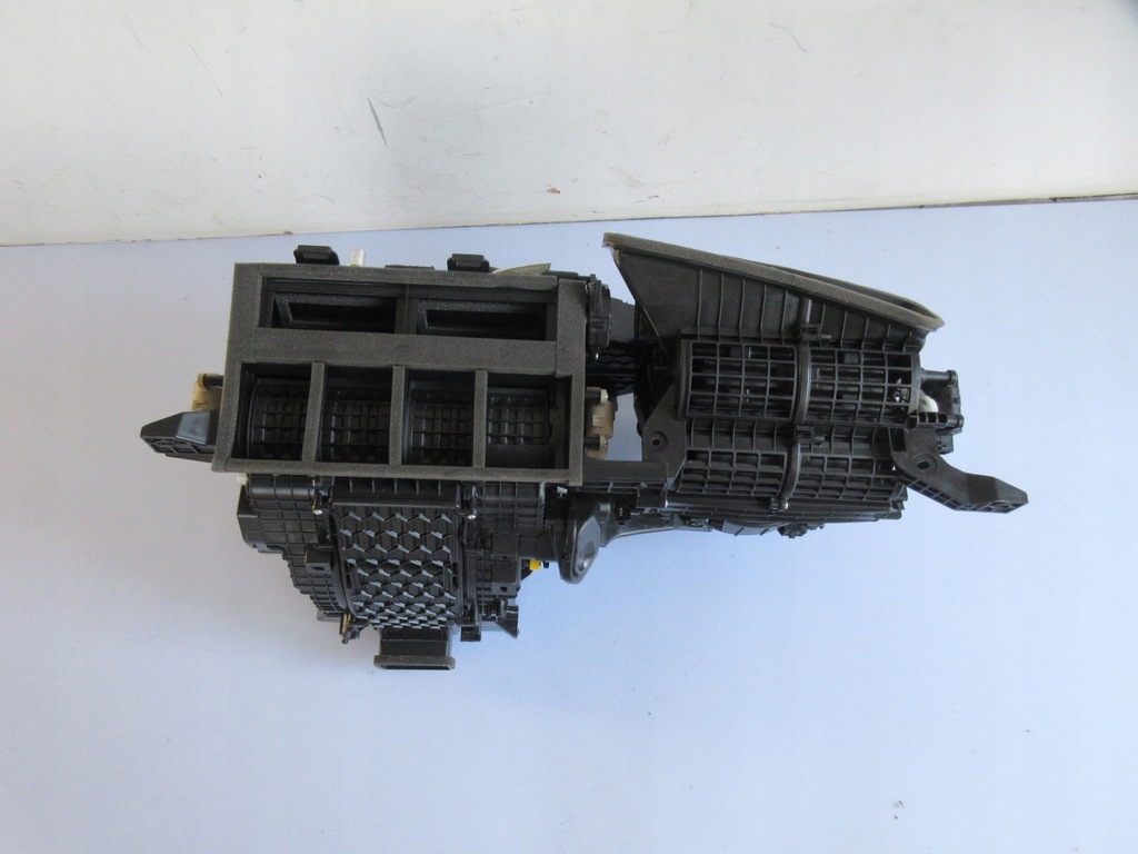 фото №5, Kia niro ii 1.6 hev 2022- отопитель климат-контроль