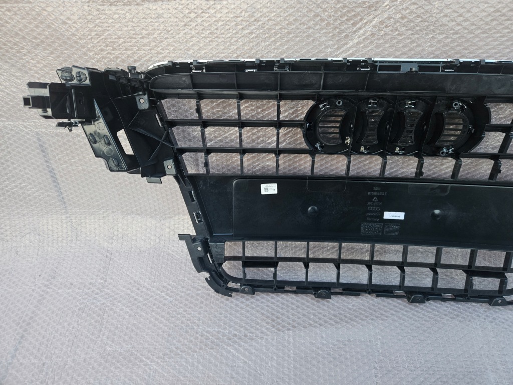 Audi a5 8t0 решетка  8t0853651e новый оригинал Киев