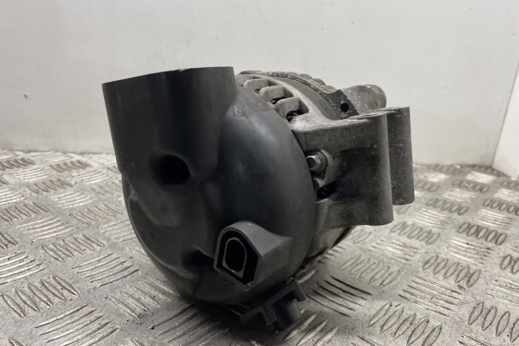 Генератор bmw 5 f10 7606628 4.4l бензиновий 412kw 2013 Недорого