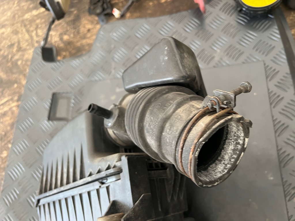 фото №6, Hyundai i20 i - корпус фільтра повітря 28112-1j000 1,2 g4la 08-