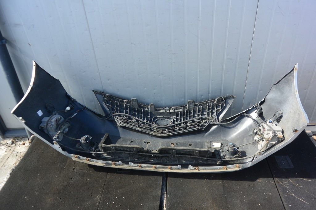 Бампер перед передний 1f7 toyota prius plus + комплект 11-15r комплект Оригинал