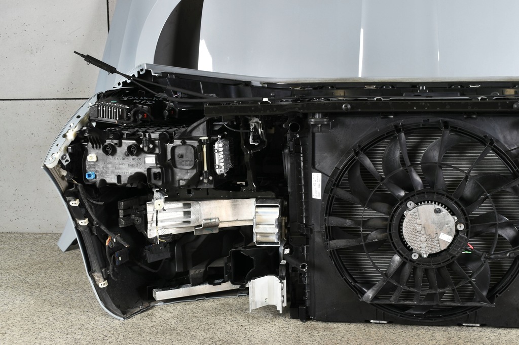 фото №13, Bmw i7 7 g70 капот бампер крыло pas радиатор лампы led m-pakiet c4p