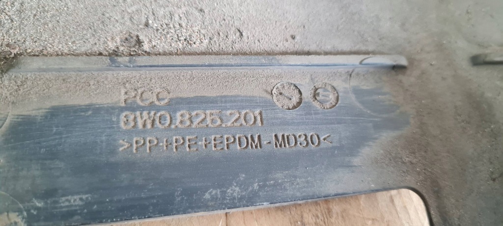 A4 b9 8w накладка подвеска левая левое  перед 8w0825201 Киев