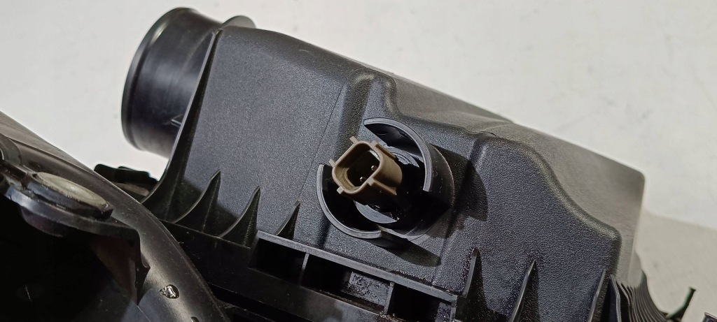 Корпус фільтра повітря lincoln continental 3.0 2017- в Україні