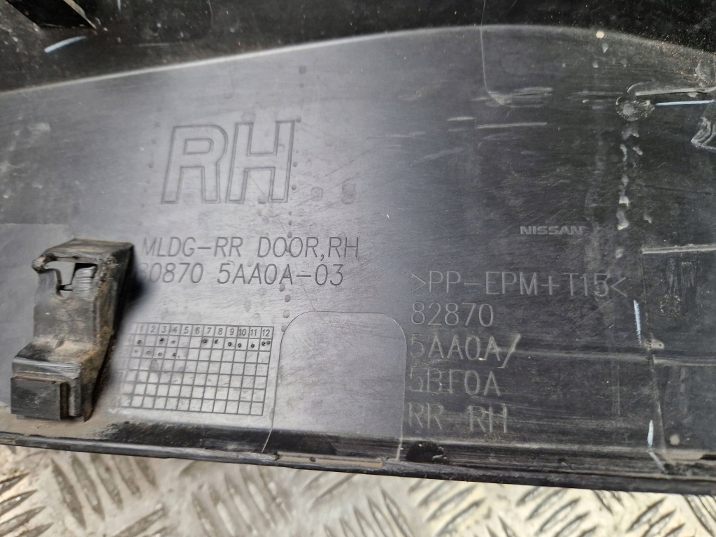 Молдинг дверь задних задний сторона правый  nissan murano z52 808705aa0a Доставка