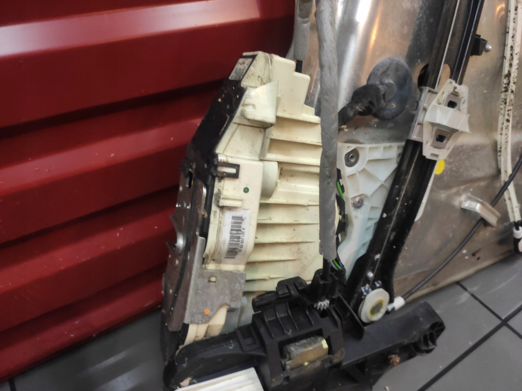 фото №9, Mercedes w221 замок доводчик правый перед доводчик дверь