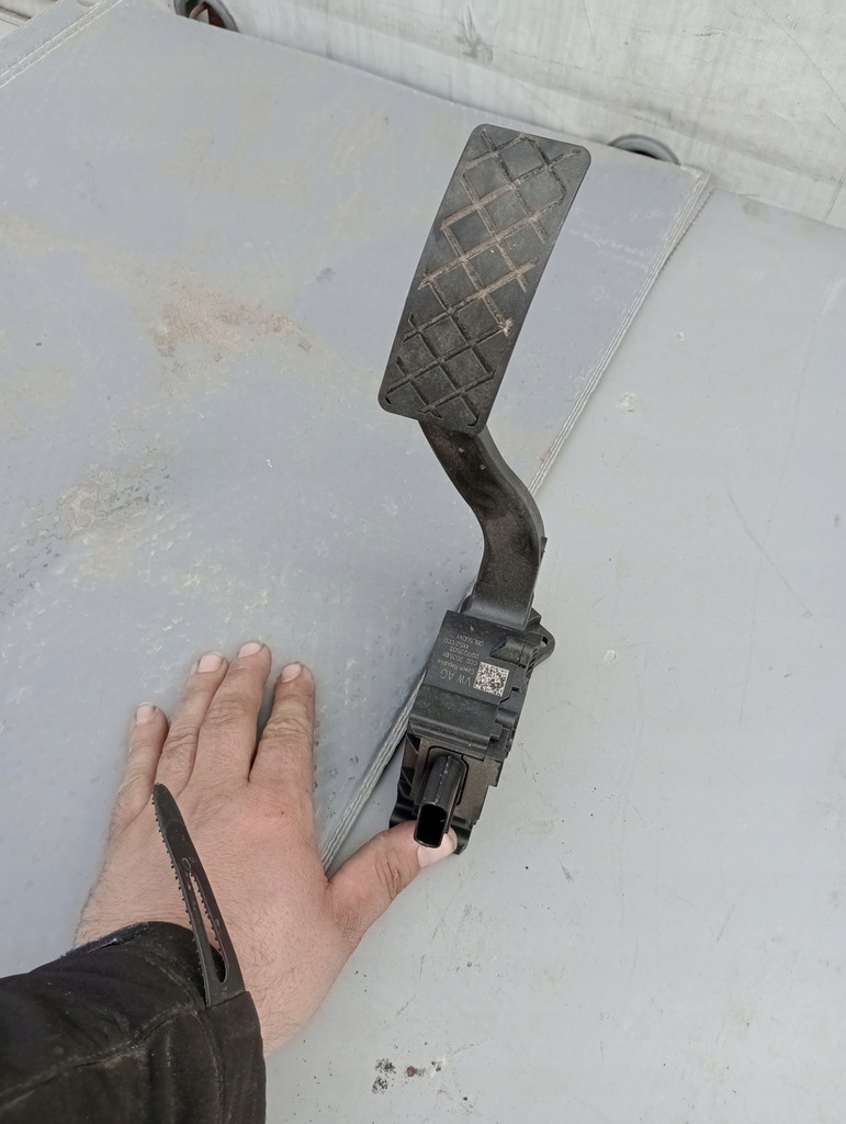 фото №1, Skoda оригинальный номер 2q1723503